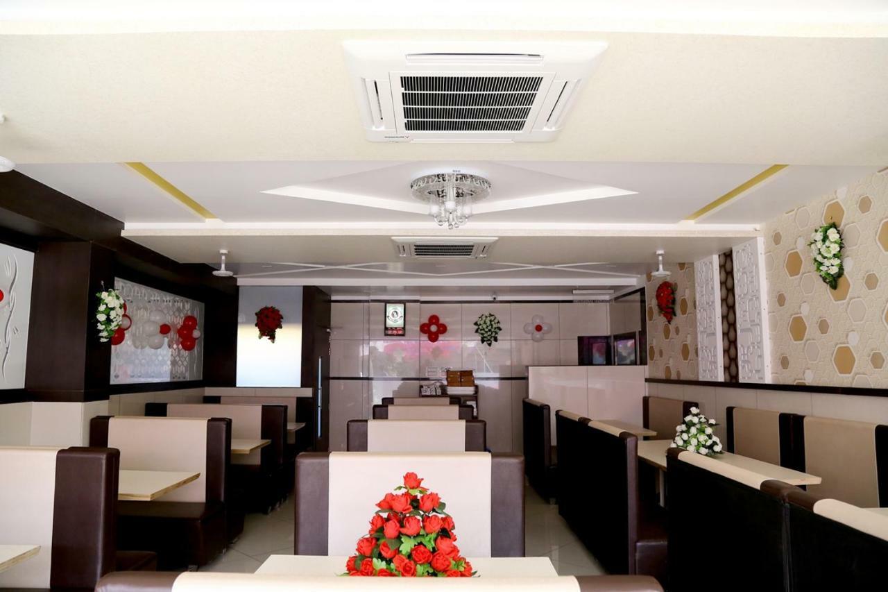 Hotel Shahi Darbar Navsari Экстерьер фото